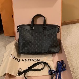 AUTHENTIC Louis Vuitton Messenger Bag